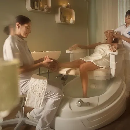 Abano Grand - Lifestyle & Fine Dining Отель Абано-Терме